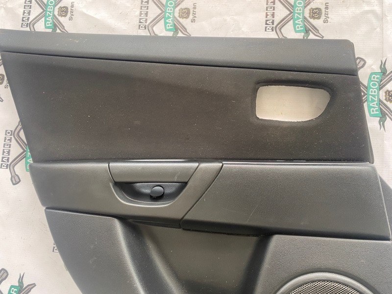 Обшивка боковой двери Mazda 3 BK