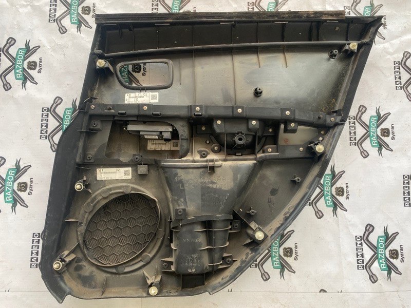 Обшивка боковой двери Mazda 3 BK