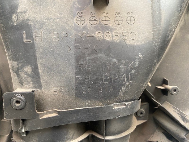 Обшивка боковой двери Mazda 3 BK