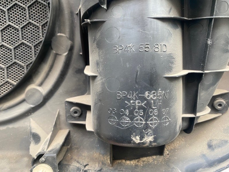 Обшивка боковой двери Mazda 3 BK