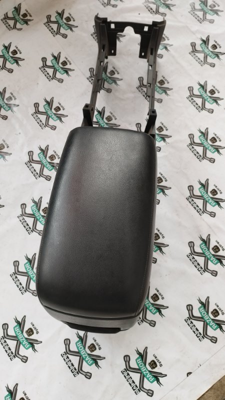 Подлокотник Nissan Murano 2005 Z50