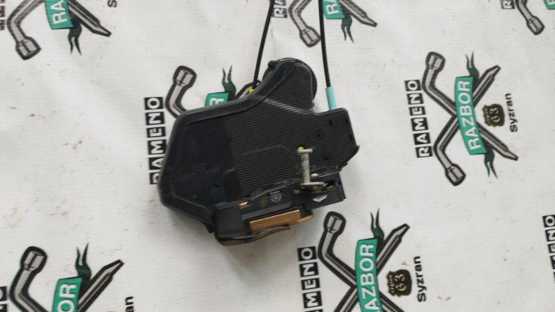 Замок боковой двери Toyota Camry ACV30