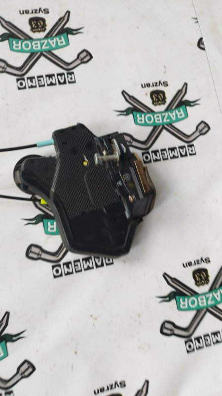 Замок боковой двери Toyota Camry ACV30