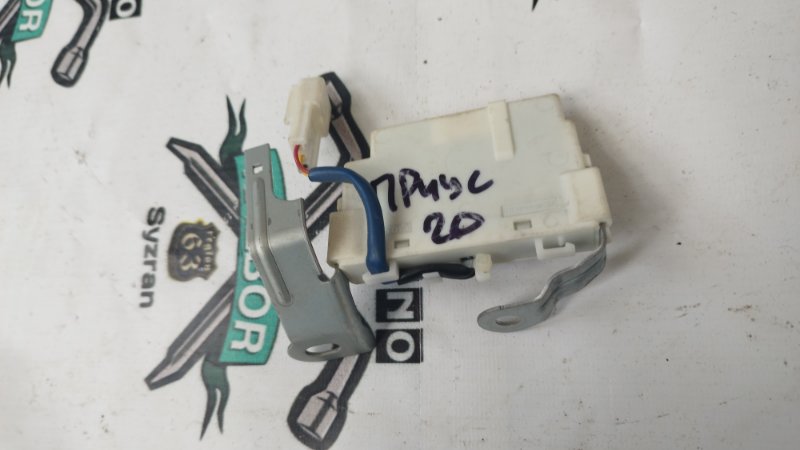 Блок управления дверьми Toyota Prius 2007 NHW20