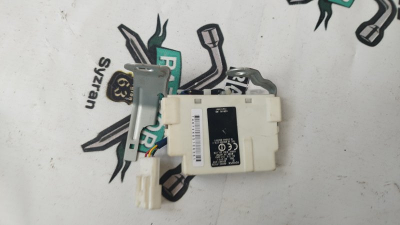 Блок управления дверьми Toyota Prius 2007 NHW20