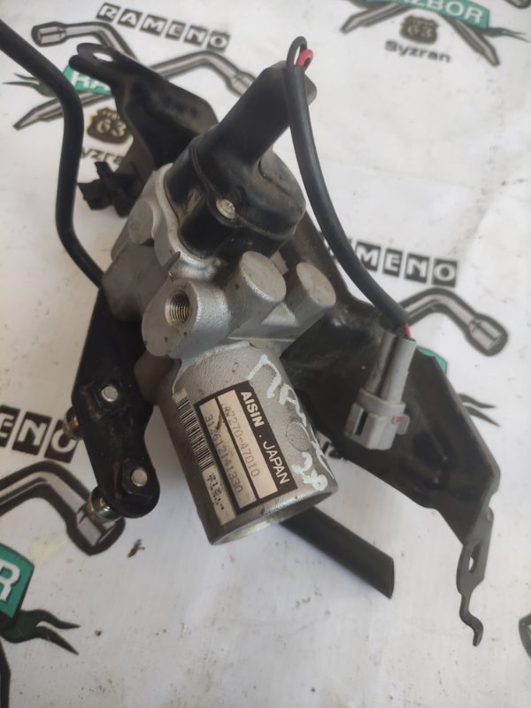 Распределитель тормозной Toyota Prius 2007 NHW20