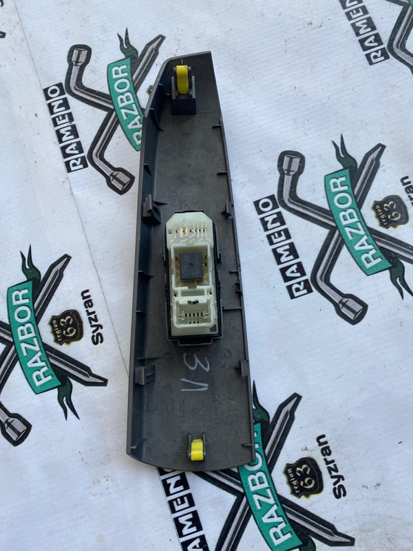 Блок управления стеклоподъемниками Toyota Prius 2007 NHW20