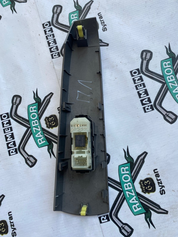 Блок управления стеклоподъемниками Toyota Prius 2007 NHW20