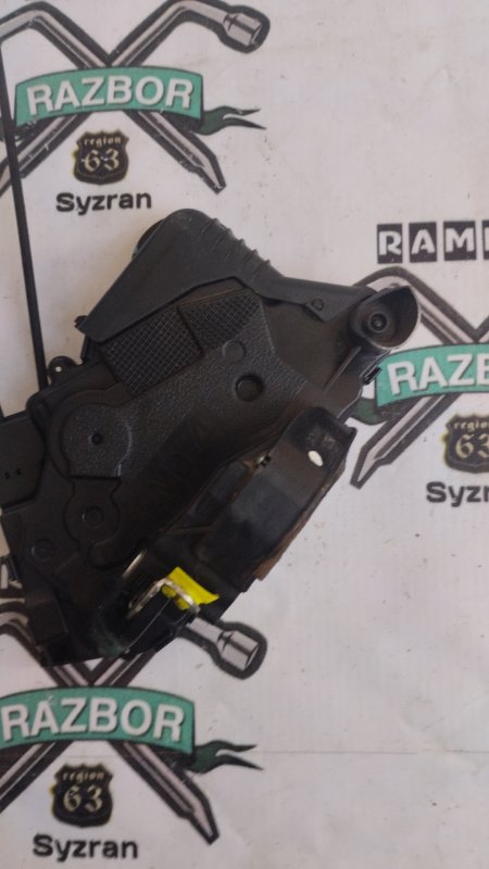 Замок боковой двери Toyota Prius 2007 NHW20