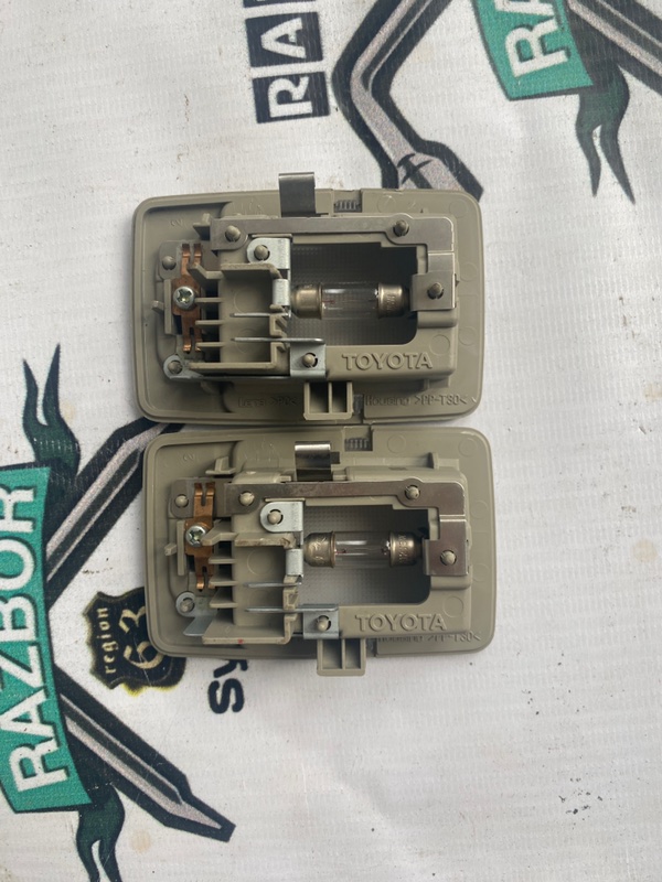 Плафон подсветки салона Toyota Prius 2007 NHW20