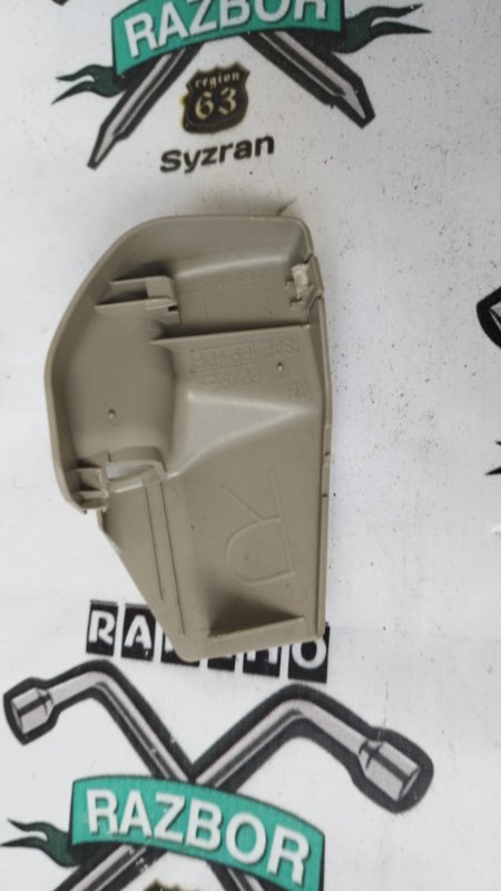 Заглушка полозьев сиденья Toyota Prius 2007 NHW20
