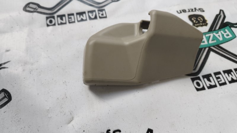 Заглушка полозьев сиденья Toyota Prius 2007 NHW20