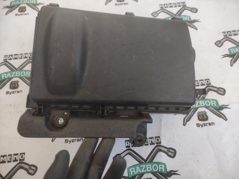 Корпус воздушного фильтра Toyota Prius 2007 NHW20