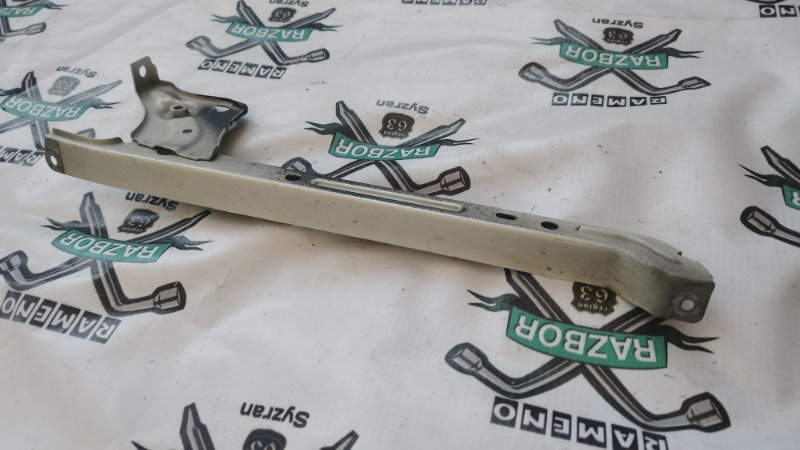 Планка радиатора Toyota Prius 2007 NHW20