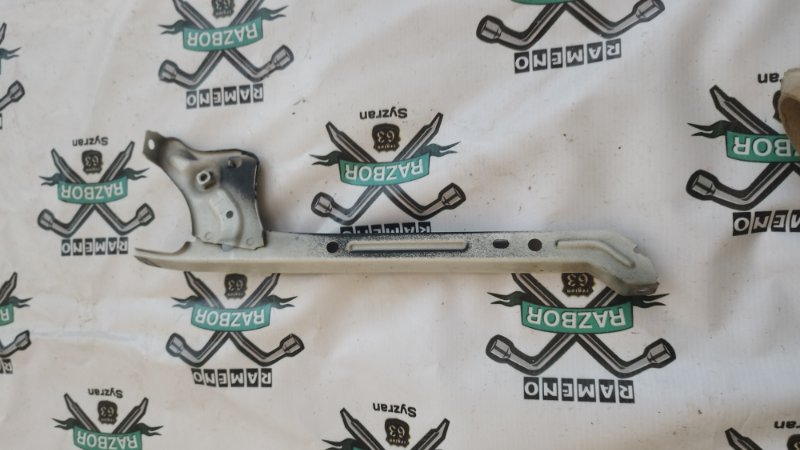 Планка радиатора Toyota Prius 2007 NHW20