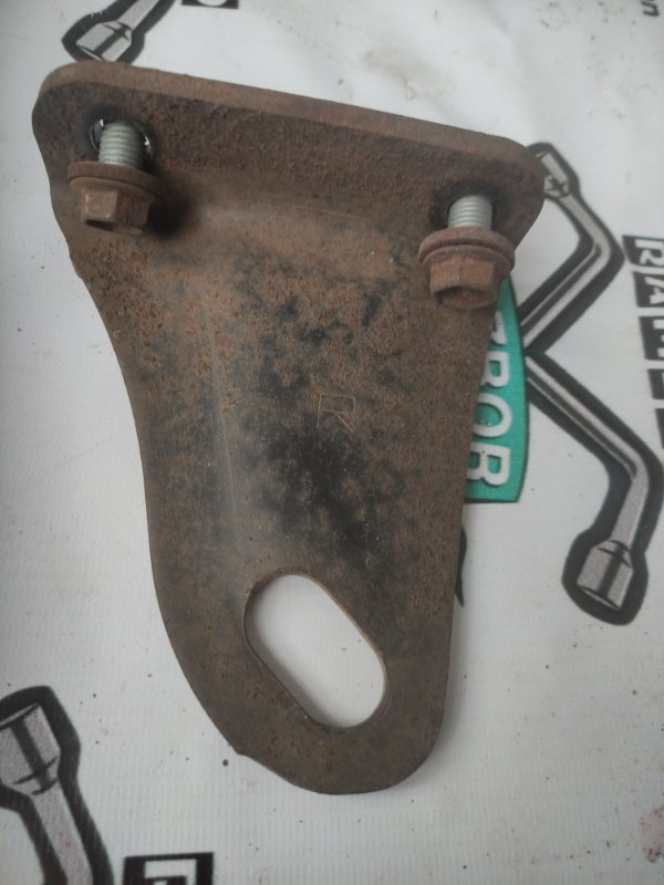 Петля буксировочная Toyota Prius 2007 NHW20