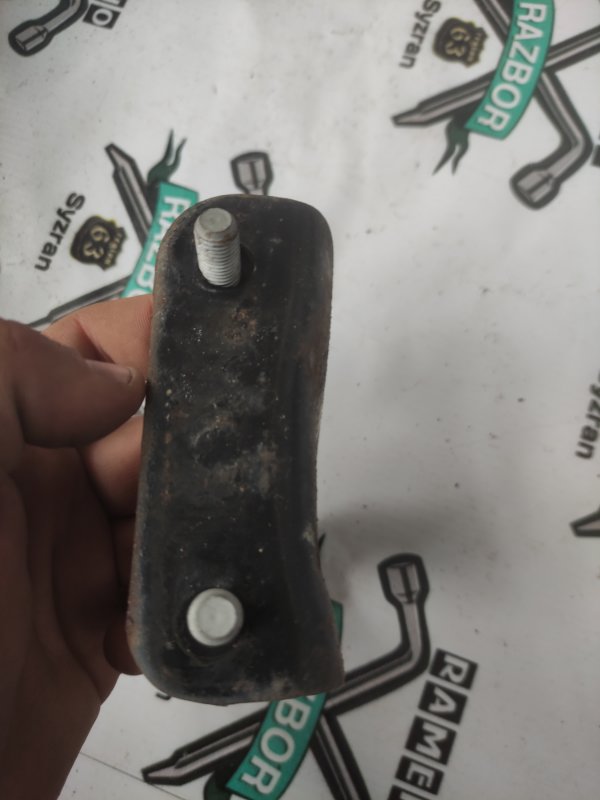 Петля буксировочная Toyota Prius 2007 NHW20