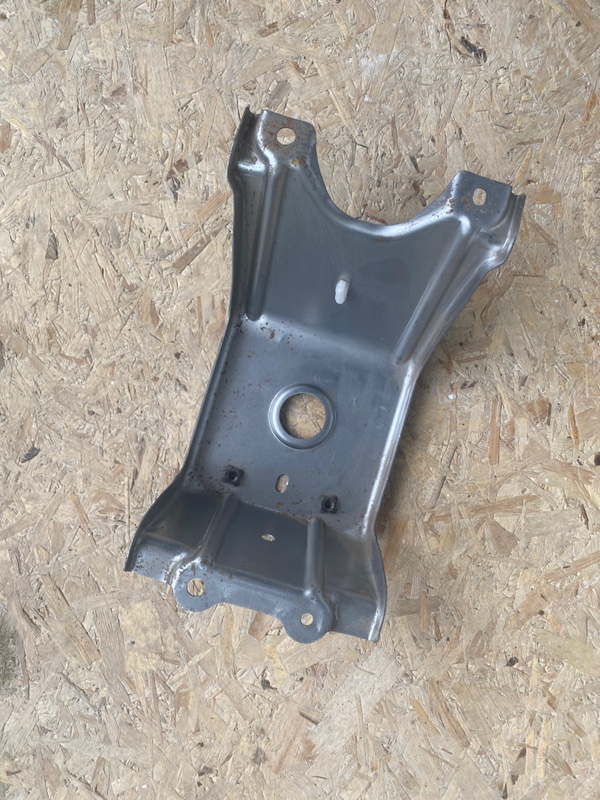 Кронштейн кузова Toyota Prius 2007 NHW20