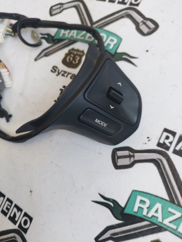 Кнопки на руль Kia Rio 2012 3