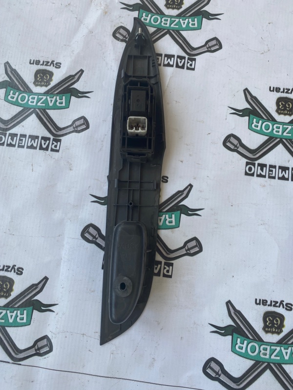 Блок управления стеклоподъемниками Toyota Prius 1998 NHW10