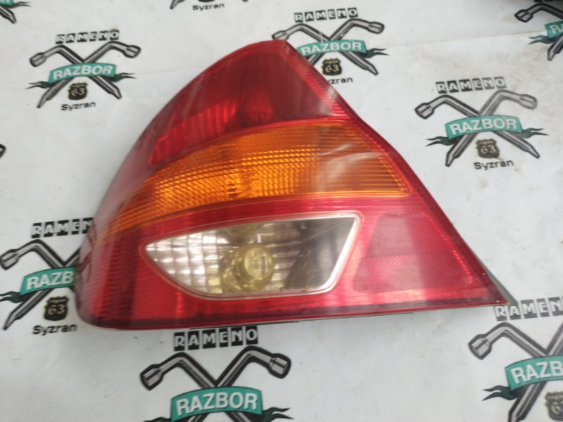 Стоп-сигнал Toyota Prius 1998 NHW10