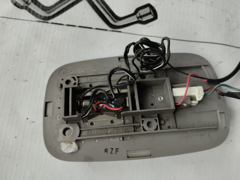 Плафон подсветки салона Toyota Prius 1998 NHW10