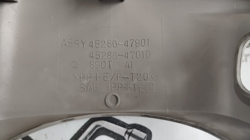 Кожух рулевой колонки Toyota Prius 1998 NHW10