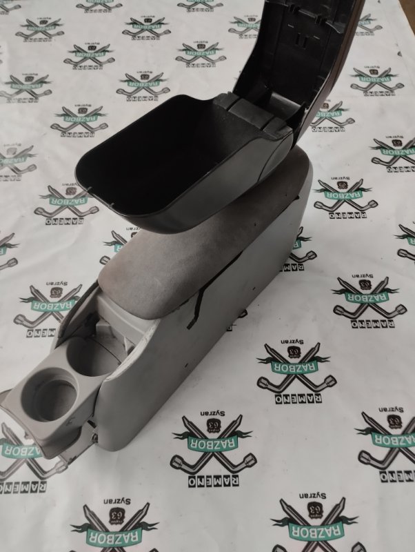 Подлокотник Toyota Prius 1998 NHW10