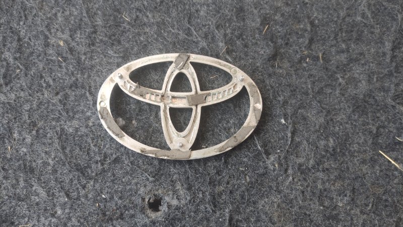 Эмблема Toyota