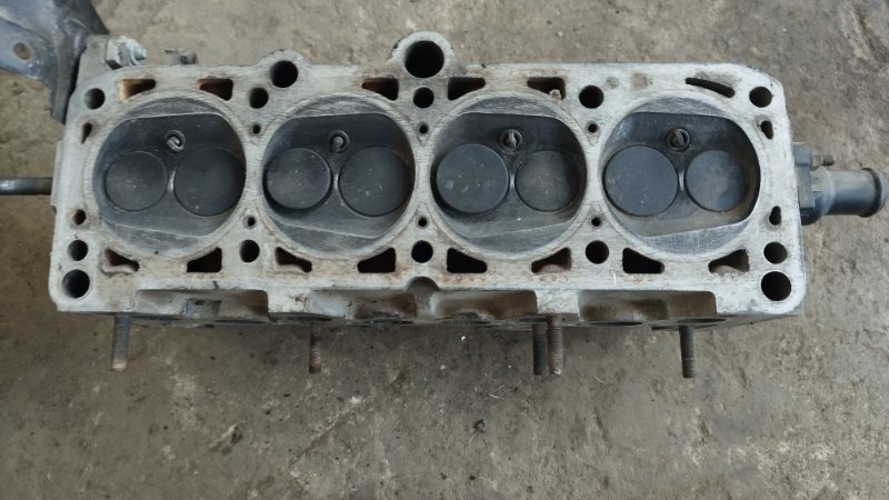 Головка блока цилиндров Volkswagen Passat 1988 B2