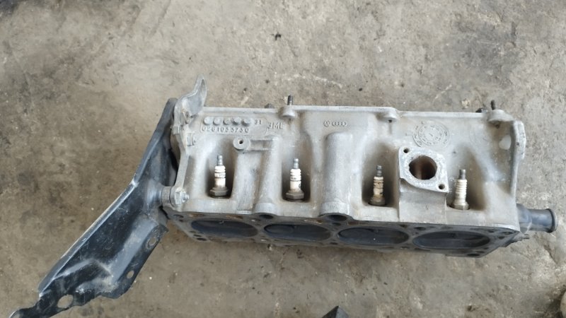 Головка блока цилиндров Volkswagen Passat 1988 B2