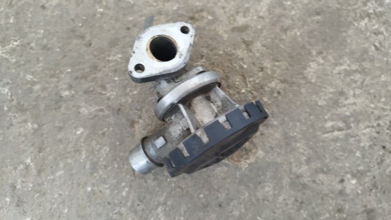 Крепление клапана EGR Citroen Xsara 2000