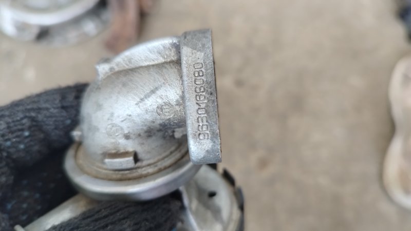 Крепление клапана EGR Citroen Xsara 2000