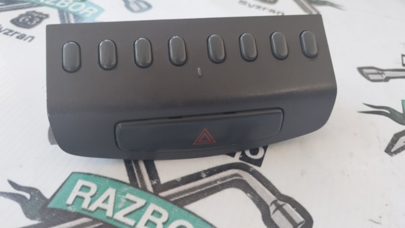 Кнопка аварийной сигнализации Toyota Prius 1998 NHW10