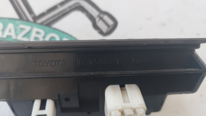 Кнопка аварийной сигнализации Toyota Prius 1998 NHW10