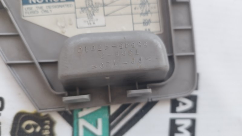 Крышка блока предохранителей Toyota Prius 1998 NHW10