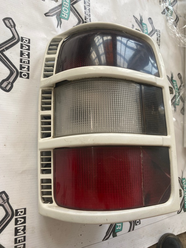 Стоп-сигнал Mitsubishi Pajero 2
