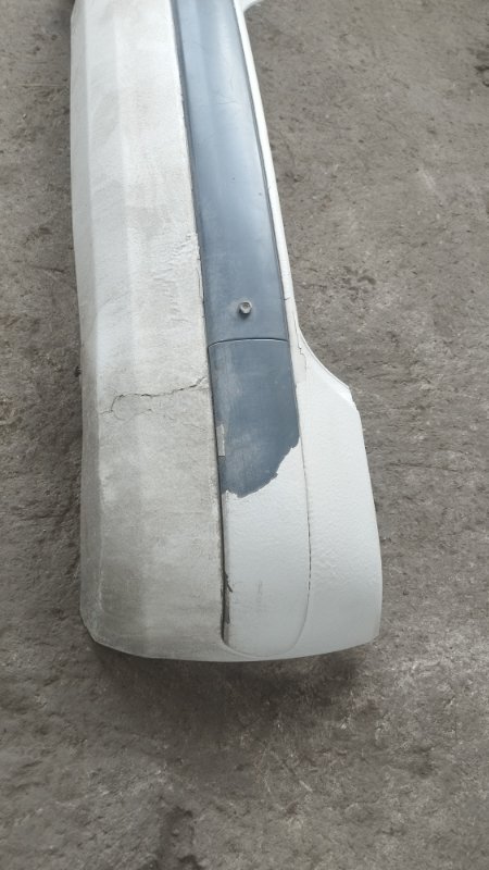 Бампер Toyota Prius 1998 NHW10