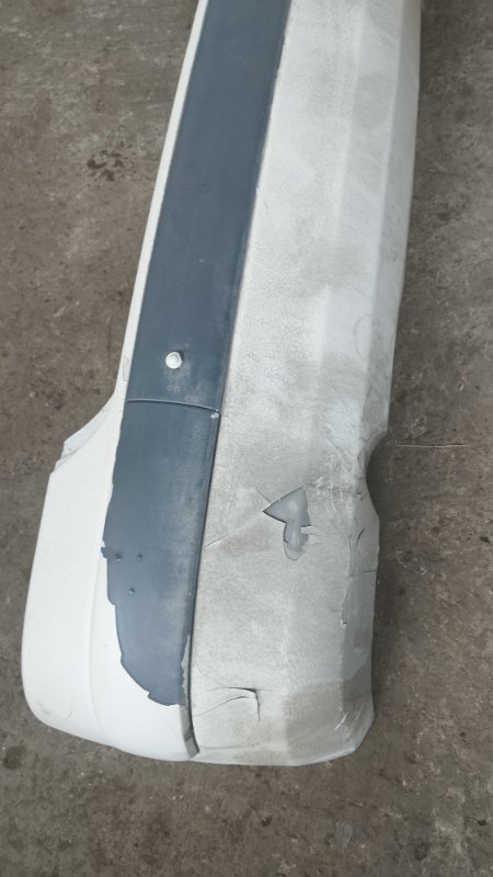 Бампер Toyota Prius 1998 NHW10