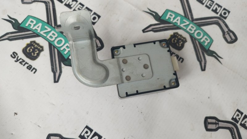 Блок управления дверьми Toyota Prius 1998 NHW10