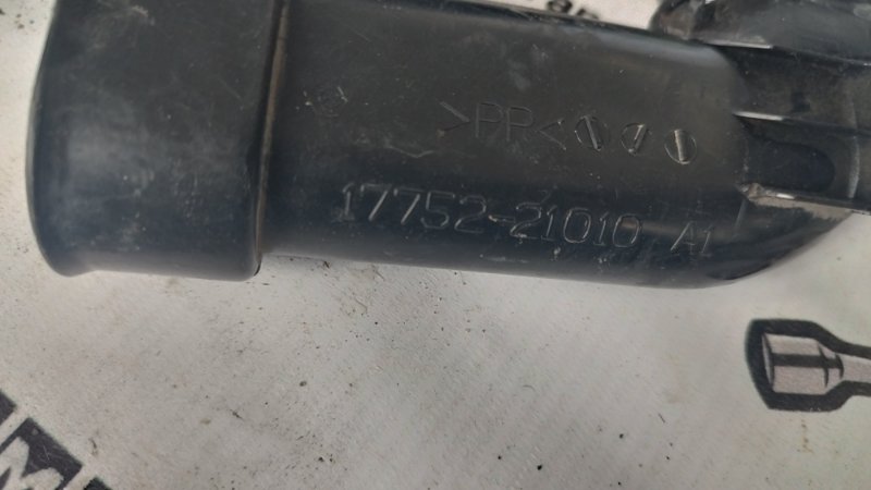 Воздухозаборник Toyota Prius 1998 NHW10
