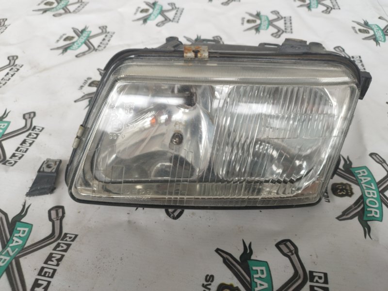Фара галогеновая AUDI A3 8l