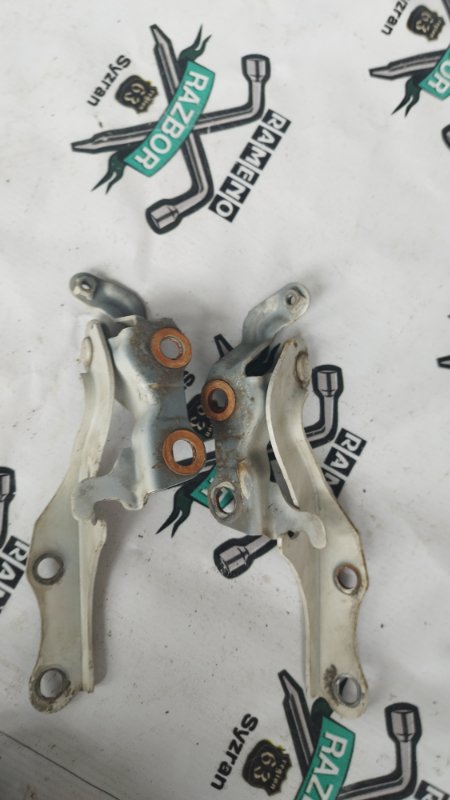 Петля капота Toyota Prius 1998 NHW10