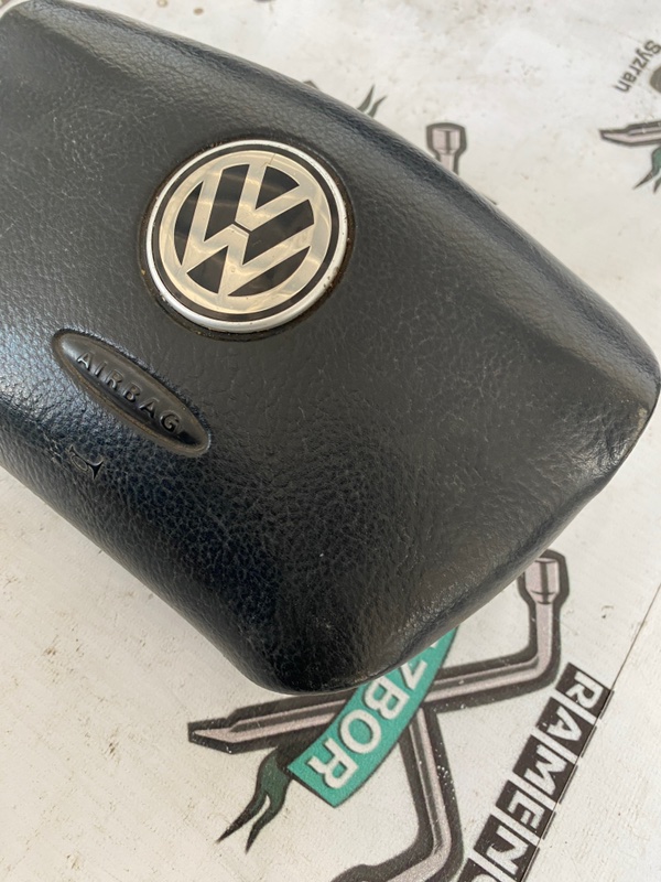Подушка безопасности в руль Volkswagen Passat 1998 B5