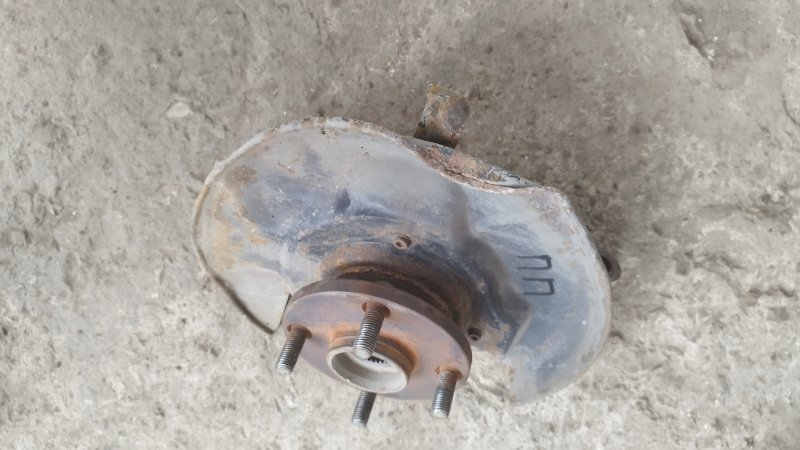 Кулак поворотный Toyota Prius 1998 NHW10