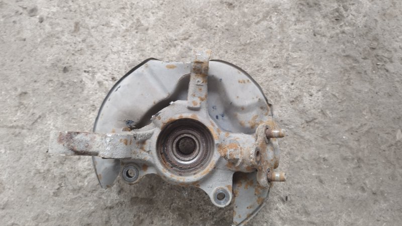 Кулак поворотный Toyota Prius 1998 NHW10