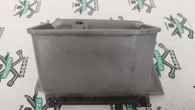 Бардачок Toyota Prius 1998 NHW10