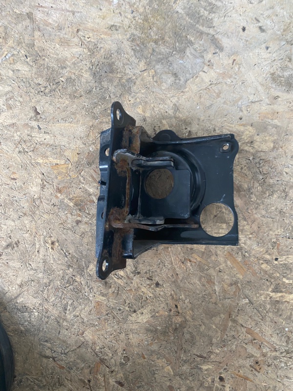 Подушка АКПП Toyota Prius 1998 NHW10