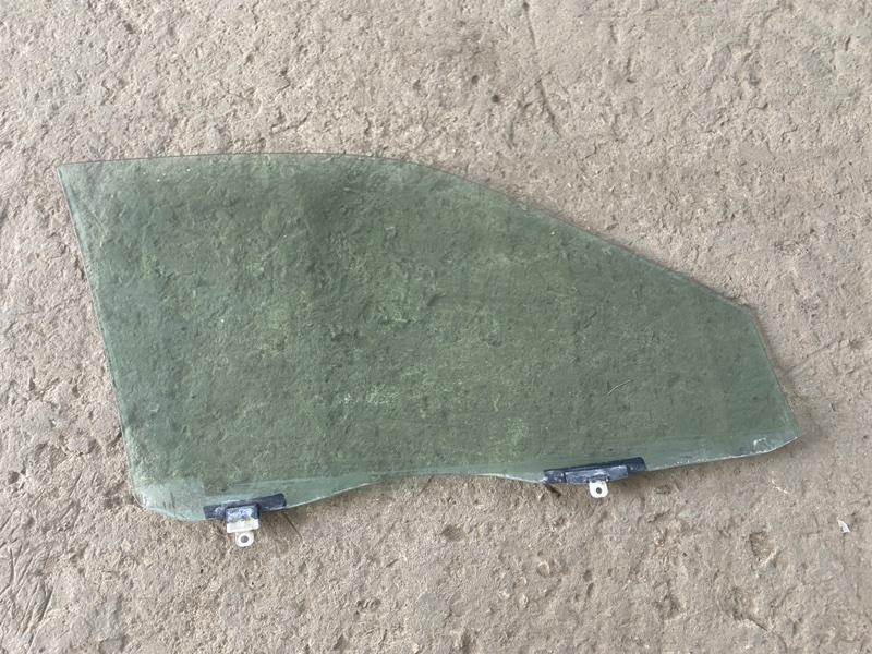 Стекло двери Toyota Prius 1998 NHW10