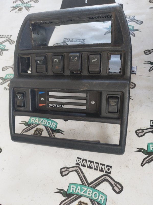 Консоль центральная LADA 2131 4x4